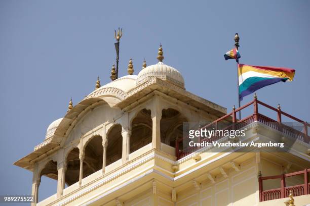 chandra mahal or chandra niwas, the most commanding building in the city palace of jaipur, india - argenberg stock-fotos und bilder