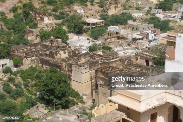 amer town cityscape near jaipur, the capital of rajasthan, india - argenberg stock-fotos und bilder