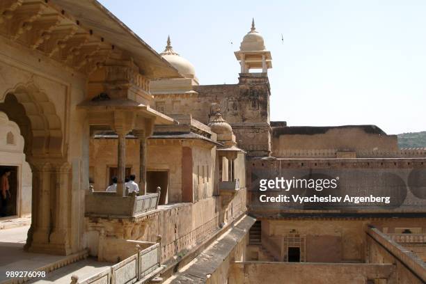 amber fort, beautiful mix of rajputana hindu and mughal islamic style of architecture, rajasthan, india - argenberg fotografías e imágenes de stock