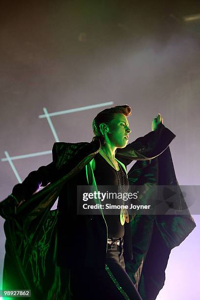 Elly Jackson of La Roux performs live on stage at Brixton Academy on May 8, 2010 in London, England.