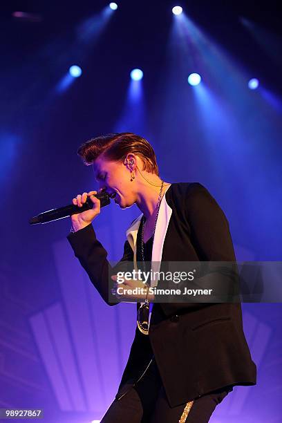 Elly Jackson of La Roux performs live on stage at Brixton Academy on May 8, 2010 in London, England.