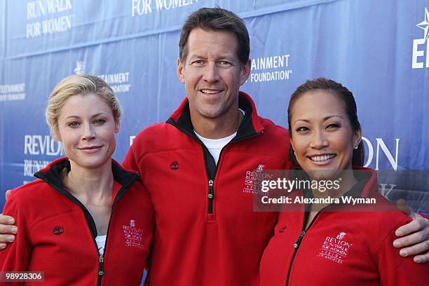 Julie Bowen, James Denton and Carrie Ann Inaba at The 17th Annual EIF Revlon Run/Walk for Women held downtown Los Angeles on May 8, 2010 in Los...