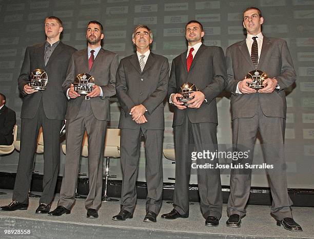Viktor Khryapa, #31 of CSKA Moscow, Juan Carlos Navarro, #11 of Regal FC Barcelona, Jordi Bertomeu, CEO of Euroleague Basketball, Linas Kleiza, #11...