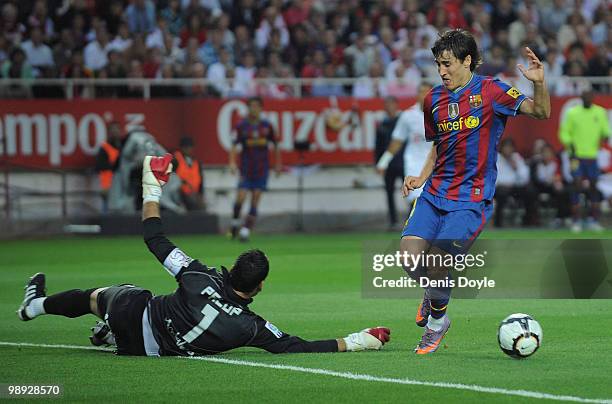 Bojan Krkic of Barcelona tries to dribble tha ball past Andres Palop of Sevilla during the La Liga match between Sevilla and Barcelona at Estadio...