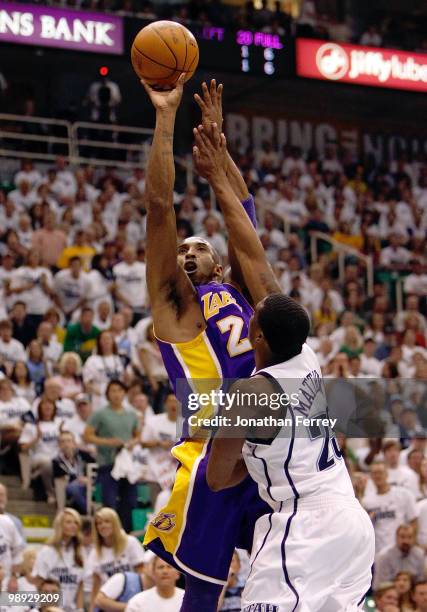 Kobe Bryant of the Los Angeles Lakers shoots over Wesley Matthews of the Utah Jazz during Game Three of the Western Conference Semifinals of the 2010...