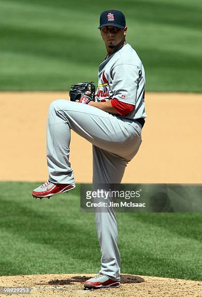 Kyle Lohse of the St. Louis Cardinals delivers a pitch against the Philadelphia Phillies at Citizens Bank Park on May 6, 2010 in Philadelphia,...