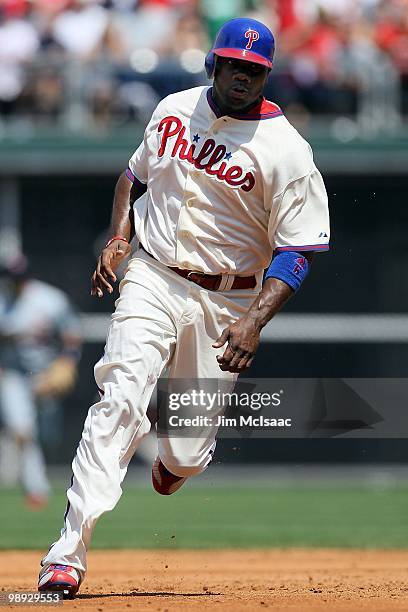 Ryan Howard of the Philadelphia Phillies runs against the St. Louis Cardinals at Citizens Bank Park on May 6, 2010 in Philadelphia, Pennsylvania.