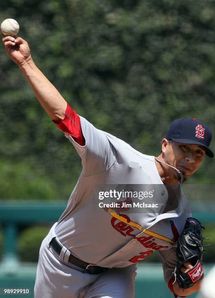 Kyle Lohse of the St. Louis Cardinals delivers a pitch against the Philadelphia Phillies at Citizens Bank Park on May 6, 2010 in Philadelphia,...