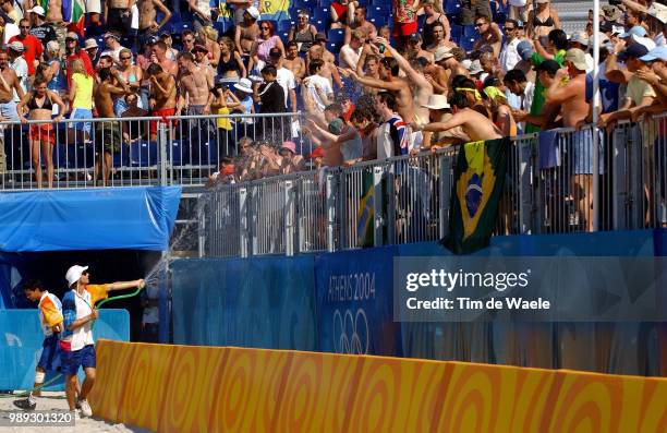 Athens 2004 Olympic Gamesillustration Illustratie, Hot Weather Challeur Heat Warmte, Refreshing Verfrissing, Supporters Fansbeach Volleyball : Brazil...