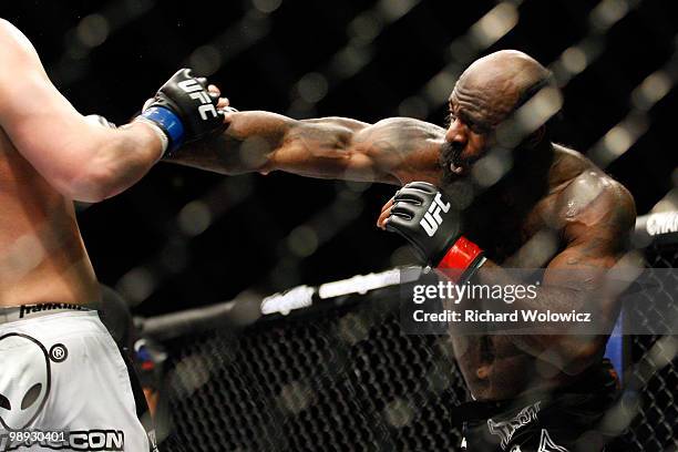 Slice Ufc 134 Kimbo Slice Ufc Photos & High Res Pictures - Getty Images