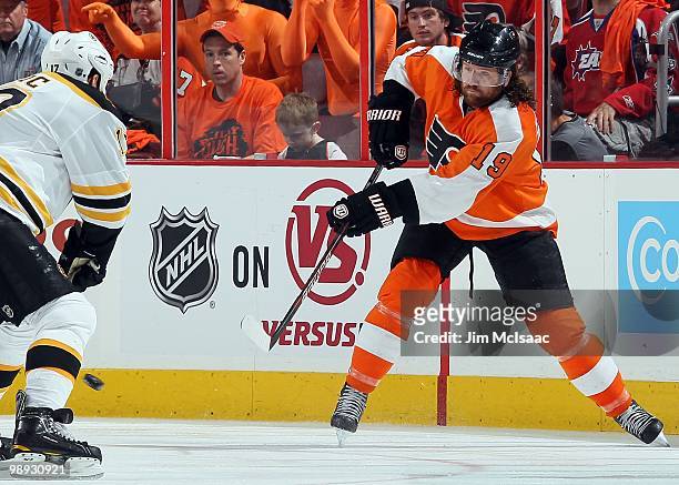 Scott Hartnell of the Philadelphia Flyers skates against the Boston Bruins in Game Three of the Eastern Conference Semifinals during the 2010 NHL...