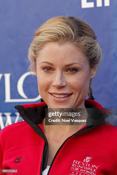 Julie Bowen attends the 17th Annual EIF Revlon Run/Walk For Women at Los Angeles Memorial Coliseum on May 8, 2010 in Los Angeles, California.