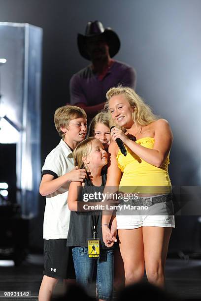 Tim McGraw performs a song with his children at Cruzan Amphitheatre on May 8, 2010 in West Palm Beach, Florida.