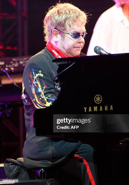 British singer and musician Sir Elton John performs at the "Luis Pirata Fuente" Stadium in Veracruz, Mexico, on May 8, 2010. AFP PHOTO/Melina Zurita