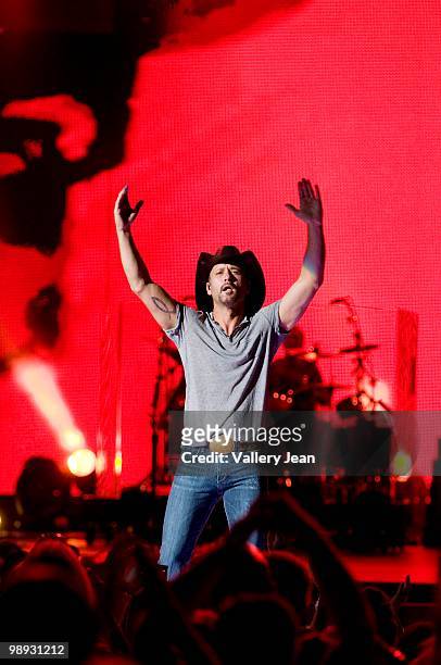 Country singer Tim McGraw performs at Cruzan Amphitheatre on May 8, 2010 in West Palm Beach, Florida.