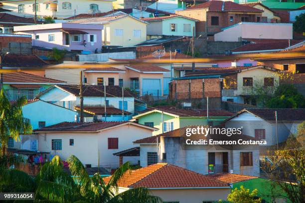 cidade colorida - cidade fotografías e imágenes de stock