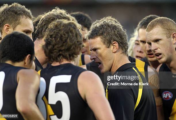 Damien Hardwick, coach of the Tigers, talk to the team at half time during the round seven AFL match between the Adelaide Crows and the Richmond...