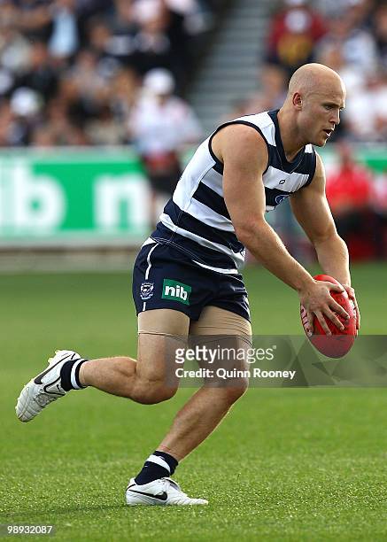 Gary Ablett of the Cats kicks during the round seven AFL match between the Geelong Cats and the Sydney Swans at Skilled Stadium on May 9, 2010 in...