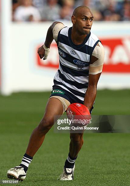 Travis Varcoe of the Cats handballs during the round seven AFL match between the Geelong Cats and the Sydney Swans at Skilled Stadium on May 9, 2010...