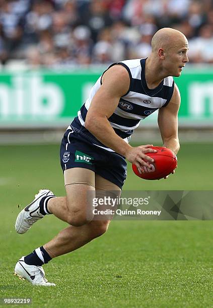 Gary Ablett of the Cats looks to pass the ball during the round seven AFL match between the Geelong Cats and the Sydney Swans at Skilled Stadium on...