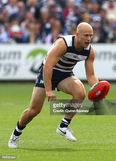 Gary Ablett of the Cats looks to handpass during the round seven AFL match between the Geelong Cats and the Sydney Swans at Skilled Stadium on May 9,...