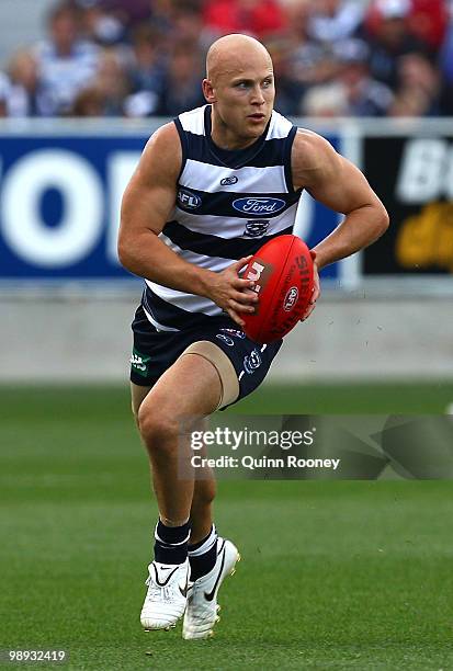 Gary Ablett of the Cats looks to pass the ball during the round seven AFL match between the Geelong Cats and the Sydney Swans at Skilled Stadium on...