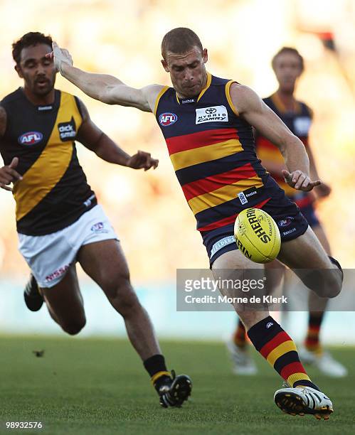 Simon Goodwin of the Crows kicks the ball during the round seven AFL match between the Adelaide Crows and the Richmond Tigers at AAMI Stadium on May...