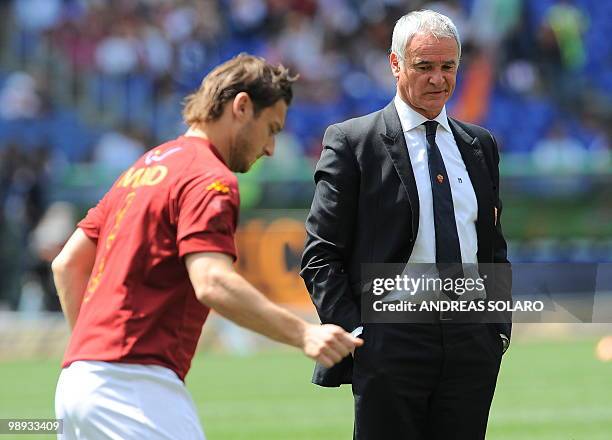Roma's coach Claudio Ranieri looks to AS Roma's forward Francesco Totti before their Italian Serie A football match on May 9, 2010 at Rome's Olympic...