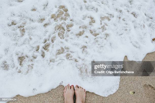 hello ocean! - barefoot snow stock pictures, royalty-free photos & images