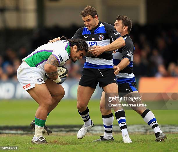 Olly Barkley of Bath in action during the Guinness Premiership match between Bath and Leeds Carnegie on May 8, 2010 in Bath, England.