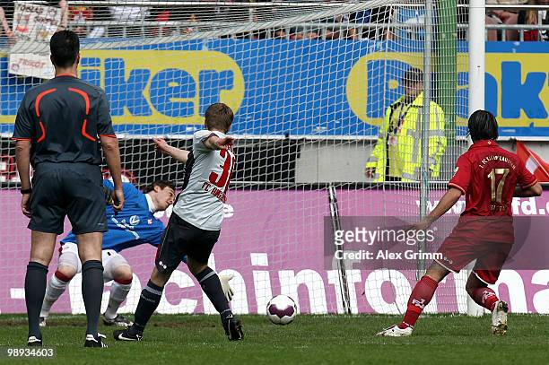 Stephan Hain of Augsburg scores his team's first goal during the Second Bundesliga match between 1. FC Kaiserslautern and FC Augsburg at the...