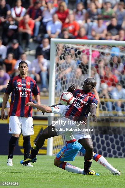 Stephen Appiah of Bologna FC defends the ball during the Serie A match between Bologna FC and Catania Calcio at Stadio Renato Dall'Ara on May 9, 2010...