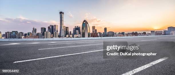 empty road in beijing cbd - dukai stockfoto's en -beelden