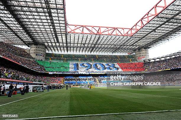 Inter Milan's supporter are seen before their team's Serie A football match against Chievo at San Siro Stadium in Milan on May 09, 2010. AFP PHOTO /...