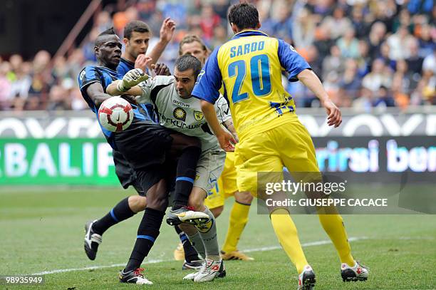 Inter Milan's forward Mario Balotelli fights for the balll with Chievo goalkeeper Stefano Sorrentino during their Serie A football match Inter Milan...