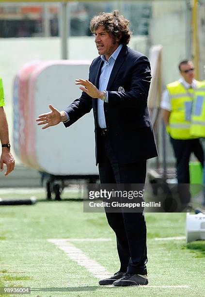 Alberto Malesani the head coach of Siena during the Serie A match between ACF Fiorentina and AC Siena at Stadio Artemio Franchi on May 9, 2010 in...