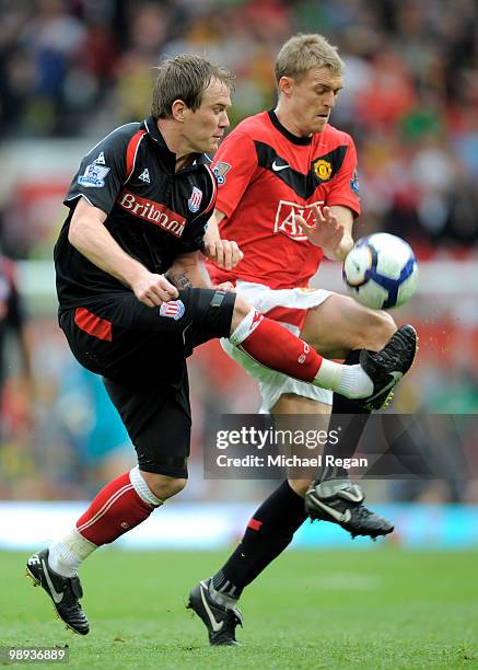 Glenn Whelan of Stoke City battles for the ball with Darren Fletcher of Manchester United during the Barclays Premier League match between Manchester...