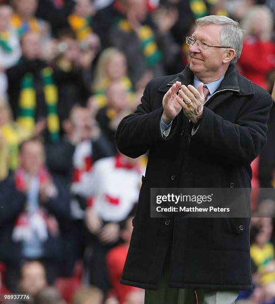 Manager Sir Alex Ferguson of Manchester United appluads the fans on the lap of honour after the Barclays Premier League match between Manchester...