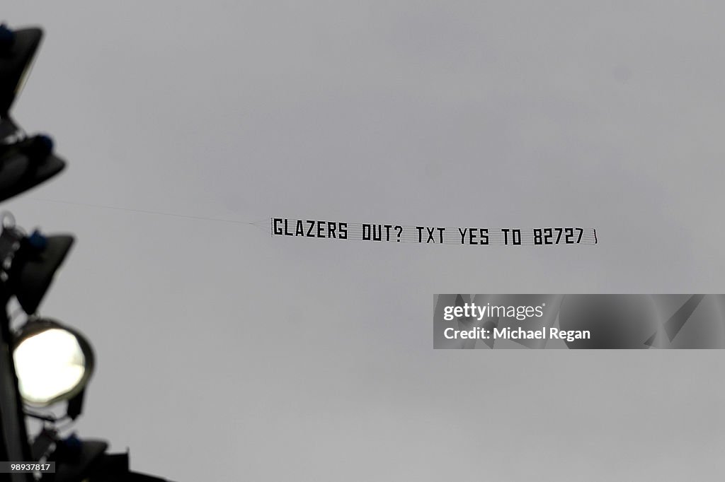 Manchester United v Stoke City - Premier League
