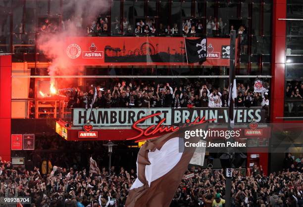 Thousands of St. Pauli fans celebrate together with the team of St. Pauli on the "Spielbudenplatz" after the Second Bundesliga match between FC St....