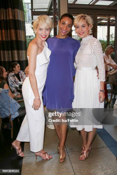 Advertising twins Julia Meise and Nina Meise with German presenter Annabelle Mandeng during the Ladies Dinner at Hotel De Rome on July 1, 2018 in...