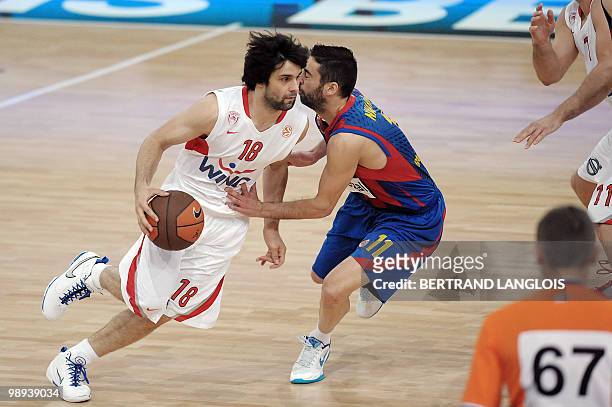 Olympiacos Piraeus' Milos Teodosic vies with Regal Barcelona's Juan Carlos Navarro during the Euroleague basketball final match Olympiacos Piraeus...