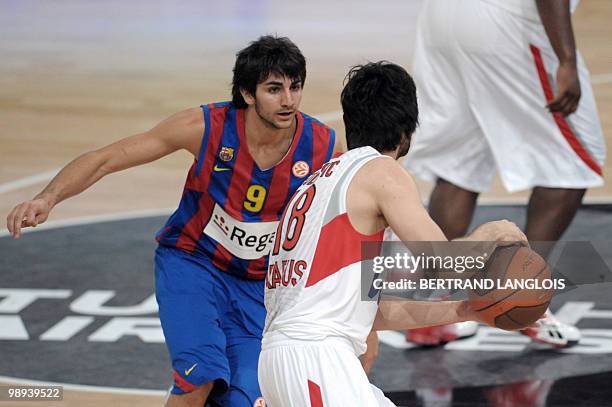 Olympiacos Piraeus' Milos Teodosic vies with Regal Barcelona's Ricky Rubio during the Euroleague basketball final match Olympiacos Piraeus vs Regal...