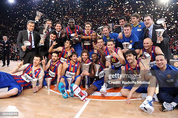 Champions Regal FC Barcelona pose for a team photo during the 2009-2010 Euroleague Basketball Champion Awards Ceremony at Bercy Arena on May 9, 2010...