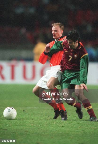 Foot Portugal Hollandebergkamp Dennis Action Figo Luisaction Football Voetbal Portugal Hollandenederland Iso Sport !Im 334721 Sportsport Sport Sp