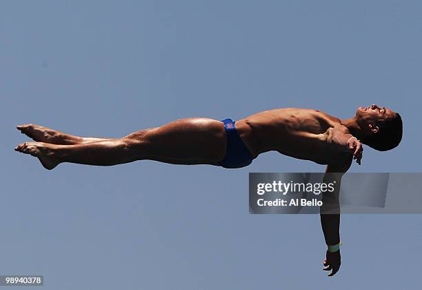 Thomas Finchum of the USA dives during the Men's 10 Meter Platform Final at the Fort Lauderdale Aquatic Center during Day 4 of the AT&T USA Diving...