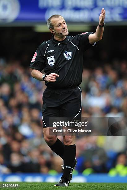 Referee Martin Atkinson gestures during the Barclays Premier League match between Chelsea and Wigan Athletic at Stamford Bridge on May 9, 2010 in...