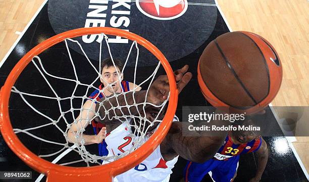 Sofoklis Schortsanitis, #21 of Olympiacos Piraeus in action during the Euroleague Basketball Final Four Final Game between Regal FC Barcelona vs...