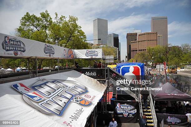 Fans take part in the NBA Nation Mobile Basketball Tour on May 9, 2010 at the "Cinco De Mayo Festival" in Denver, Colorado. NOTE TO USER: User...