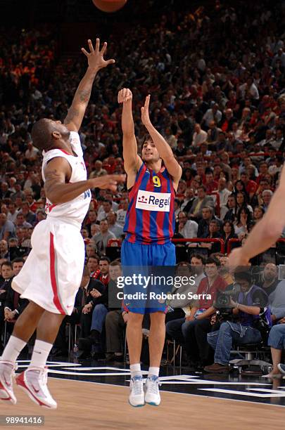 Ricky Rubio of Barcelona and Scoonie Penn of Olympiacos in action during the Euroleague Basketball Final Four Final Game between Regal FC Barcelona...